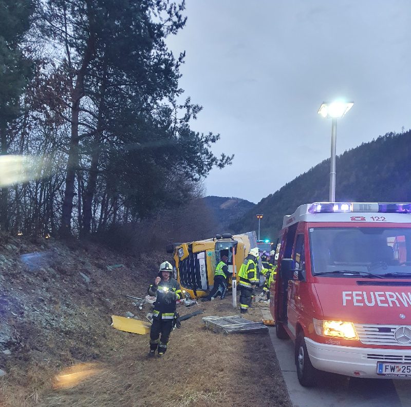 LKW Unfall A10 (Bild 3)